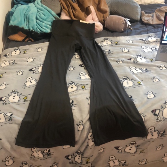 NWT Dark Gray Offline by Aerie flared leggings - Picture 1 of 5